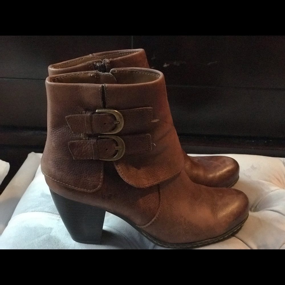 Cute brown booties 😍